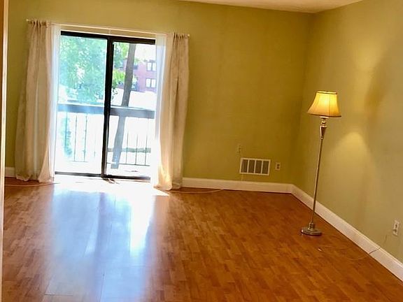 4th image of 123 Elm St APT B-10