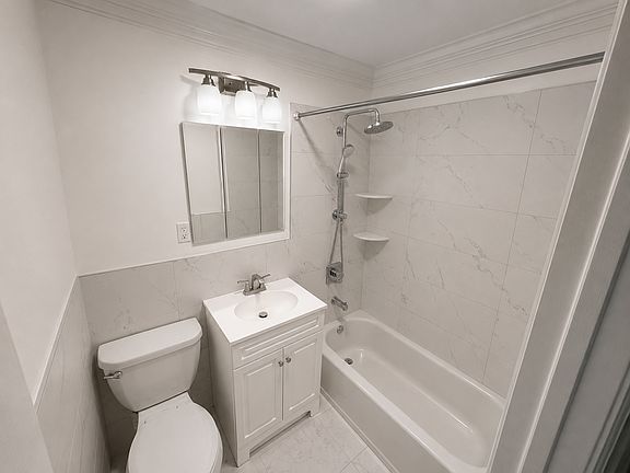 4th image of 7 Willowbrook Ct