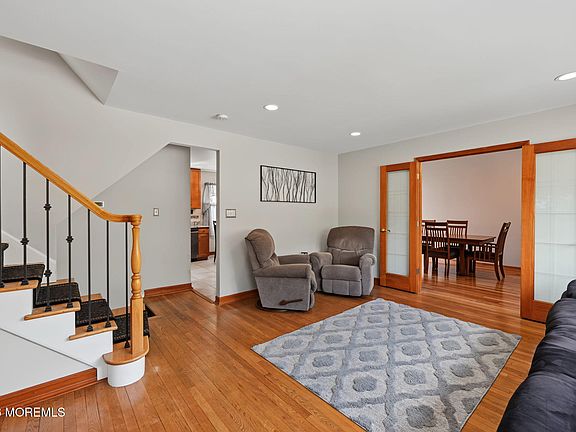3rd image of 8 Bradford Road