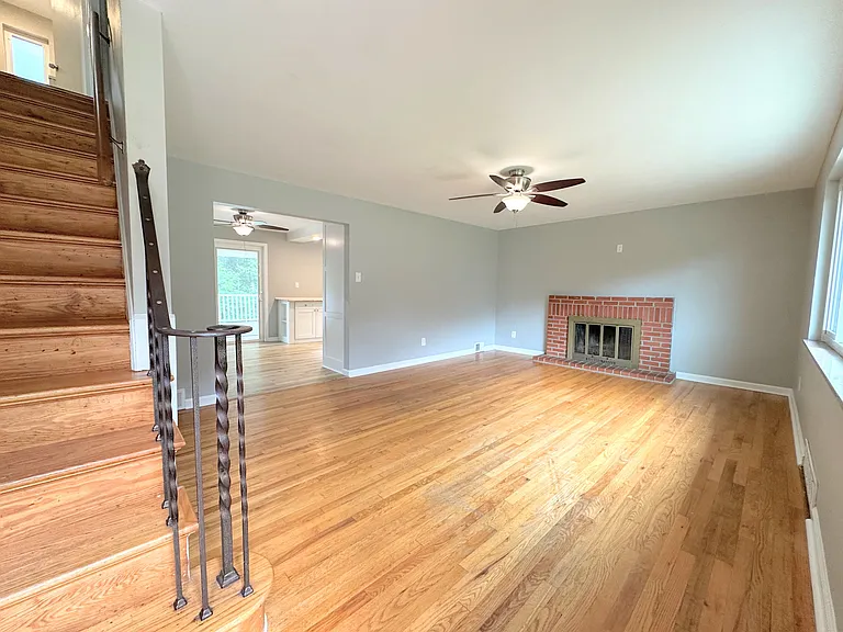 2652 Santa Barbara Dr — Photo 2
