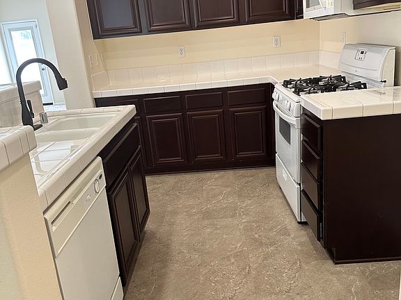 5th image of 200 Anderegg Ln