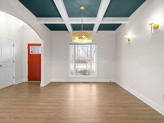 5th image of 186 Towes Ln