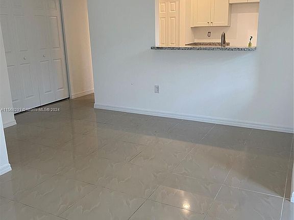 4th image of 987 NE 42nd Ter