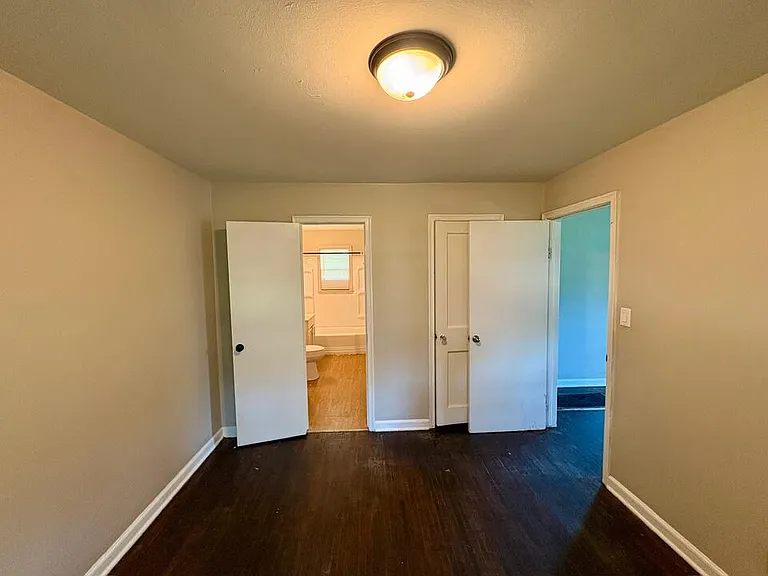 2449-2451 S Ellis St #2449 — Photo 6