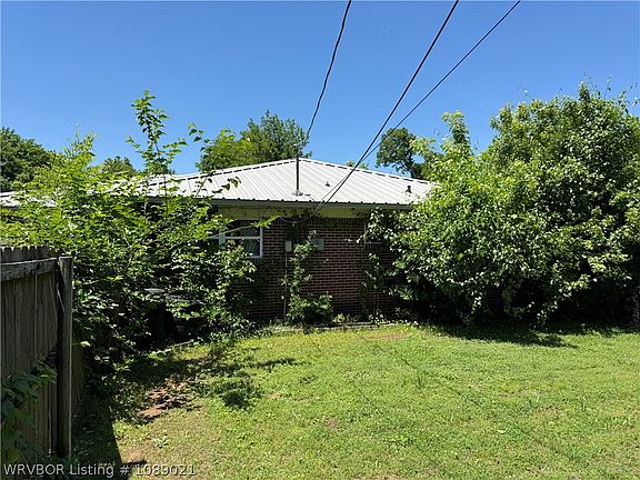 4th image of 905 Cavanaugh Rd