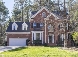 106 Southglen Dr, Cary, NC 27518