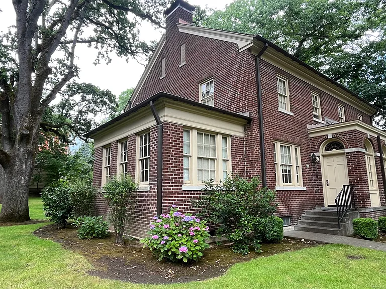 400 Hathaway Rd — Photo 1
