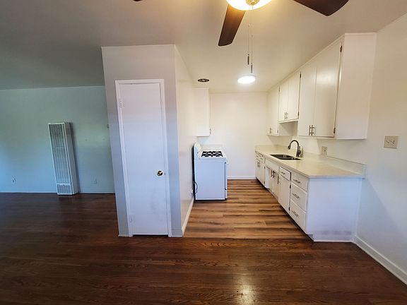 4th image of 2066 Cedar Ave APT 3