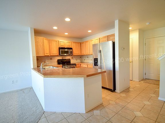 4th image of 127 Bayside Cir