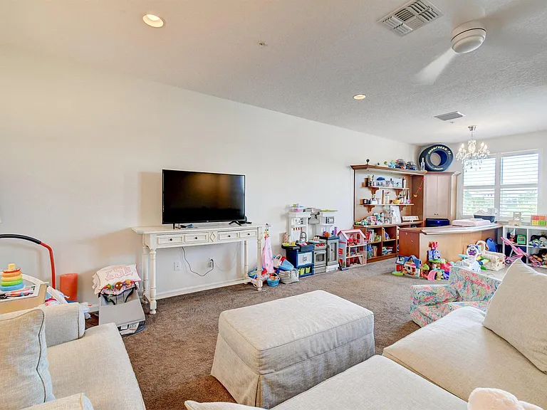4930 NW 15th Ave — Photo 25