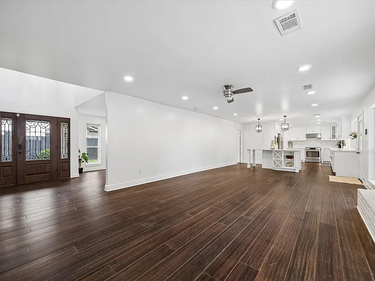 10602 Riverview Dr — Photo 3