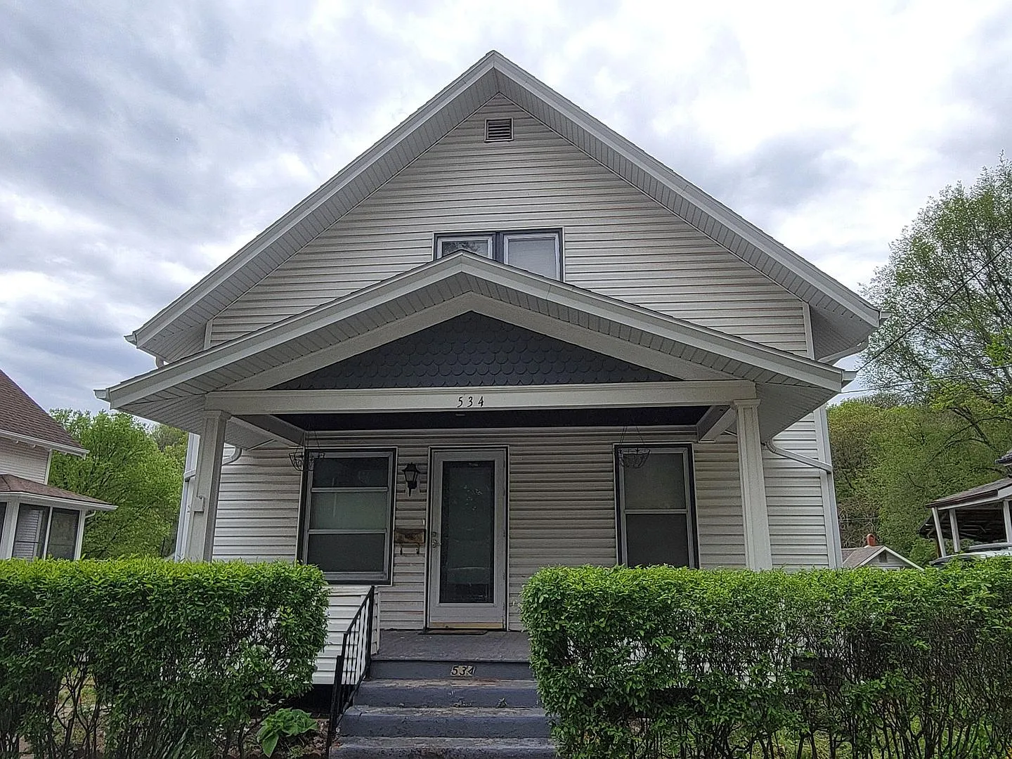 3 Bedroom Home With Garage — Photo 1