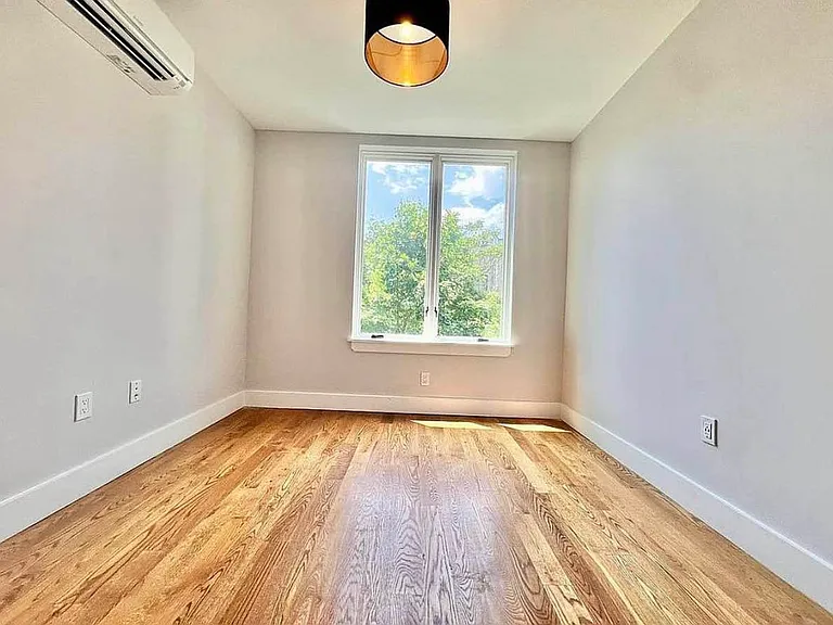 680 E 21st St #5C — Photo 8