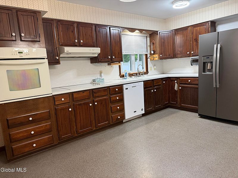 2nd image of 11 Alvina Boulevard