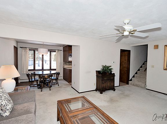 3rd image of 807 N Sharon Dr