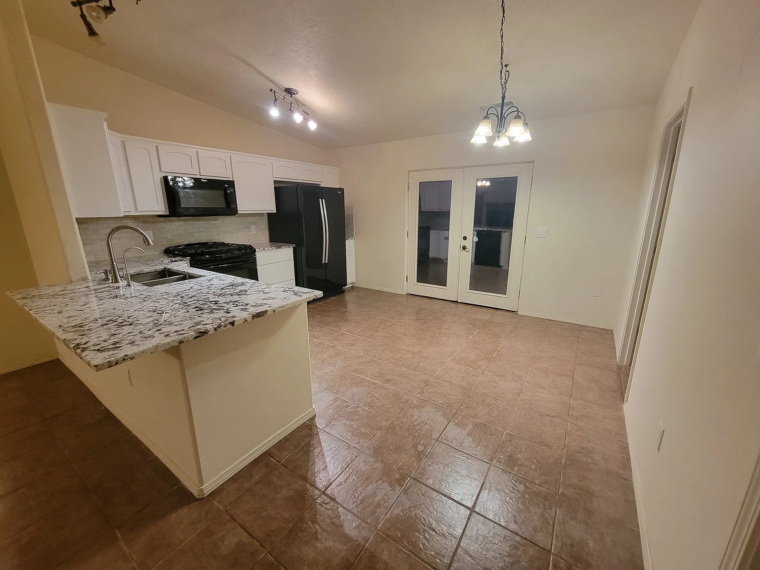 3 bed, 1650 sqft, $1,600 — Photo 2