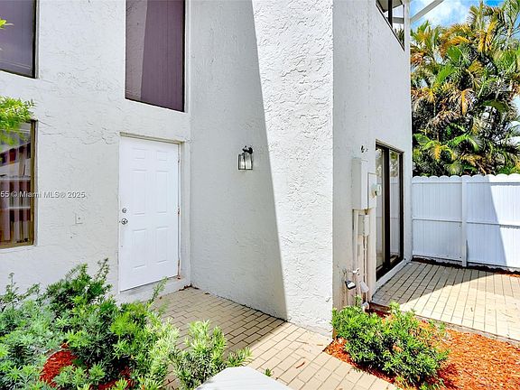 5th image of 658 NE 195th St