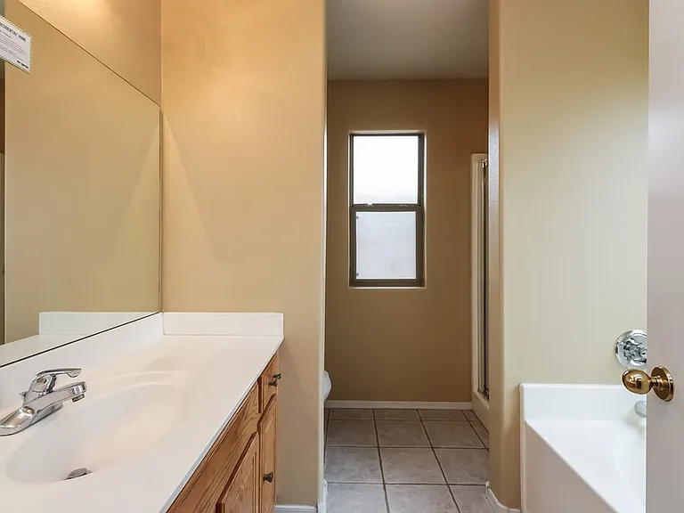 2213 W Saint Charles Ave — Photo 9