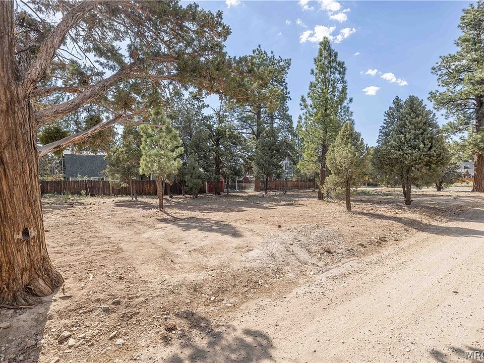 1st image of 909 Ash Ln