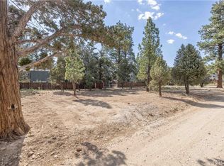 909 Ash Ln, Big Bear City, CA 92314