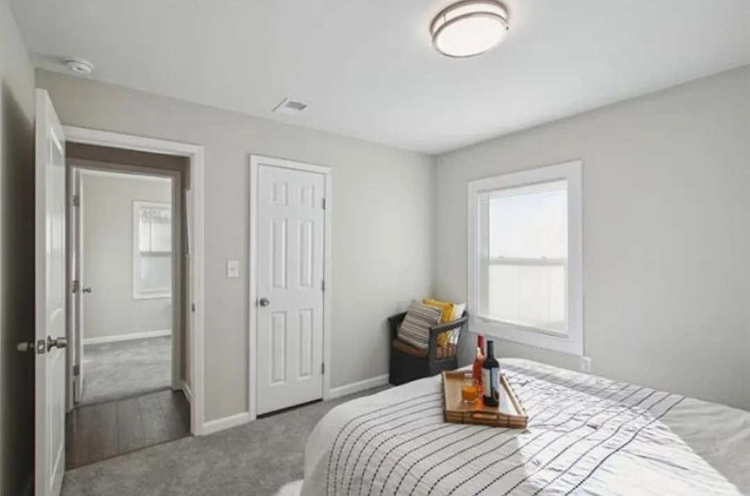 3 bed, 1100 sqft, $1,550 — Photo 3