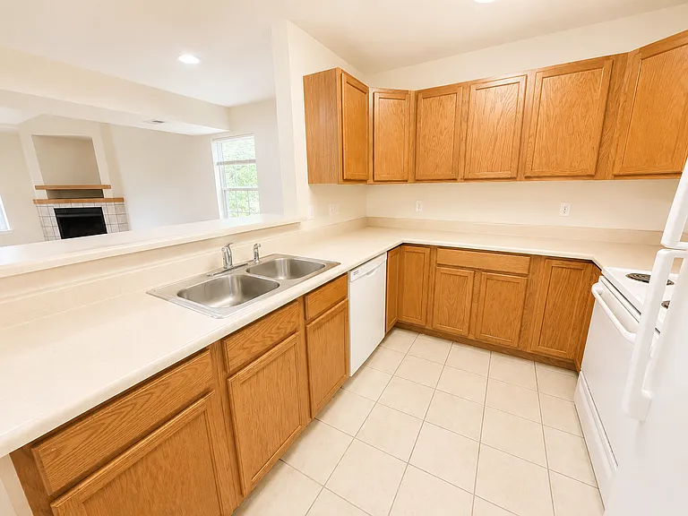3306-3308 Dove Dr — Photo 6