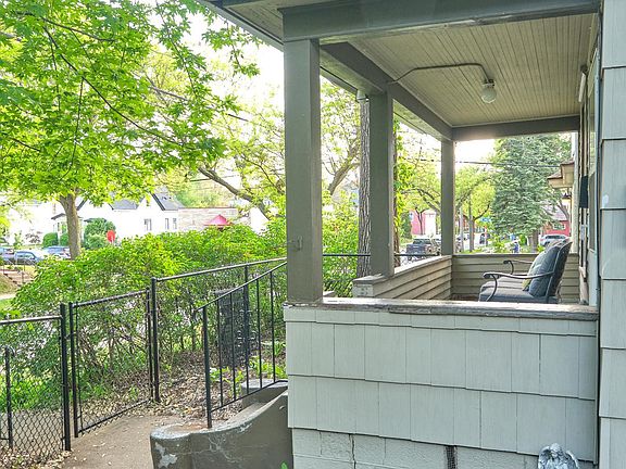 3rd image of 407 19th Ave NE