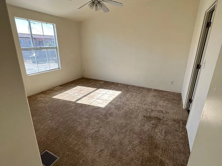 1915 N Park Ave #2 — Photo 11