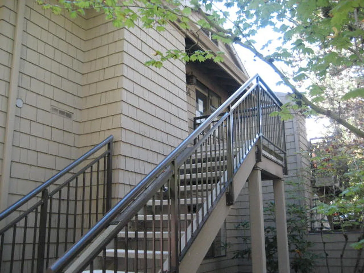 Mountain Park 2-Bedroom Condo with Spacious Kitchen, Private Deck, Pool & Community Amenities — Photo 2