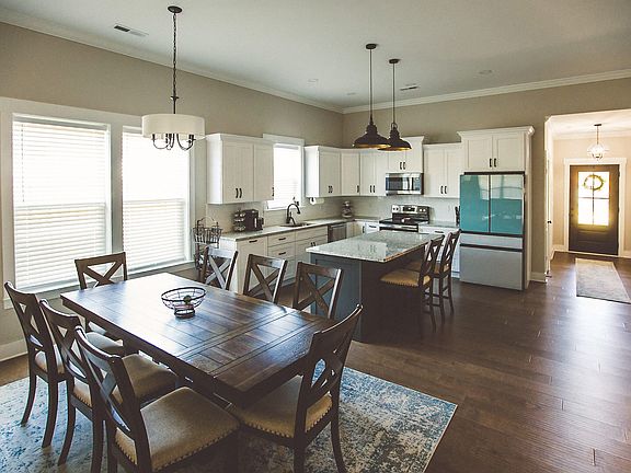 4th image of 51 Seven Pines Ln