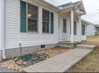 404 Green Valley Dr, Livingston, TN 38570
