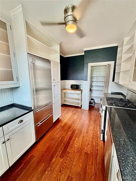 2 bed, 1.0 bath, 1395 sqft, $2,300 — Photo 3