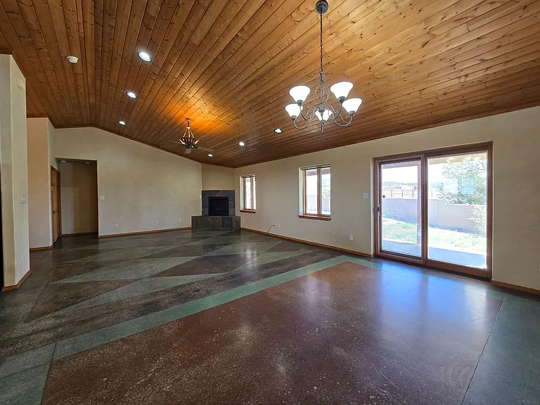 4 Alma Ct — Photo 3