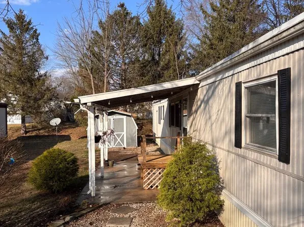 7 Oak Dr, Spring City, PA 19475