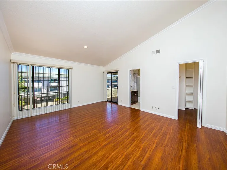 11834 Gilmore St #16 — Photo 14