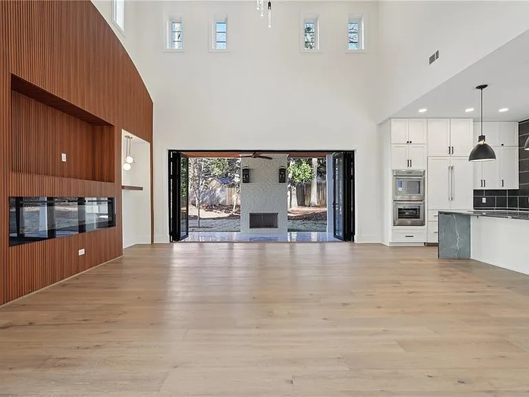 120 Thome Dr — Photo 24