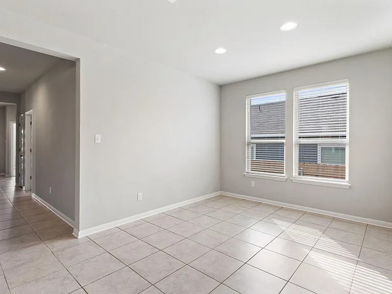 313 McLintock Rd — Photo 6