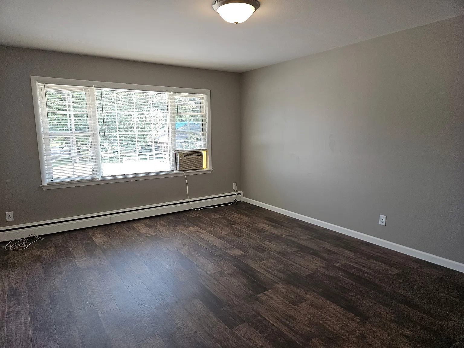 East Main — Photo 2