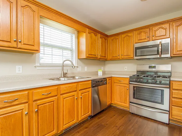 2619 Danbury Cir — Photo 7
