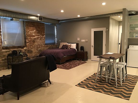 3rd image of 648 N Damen Ave #1