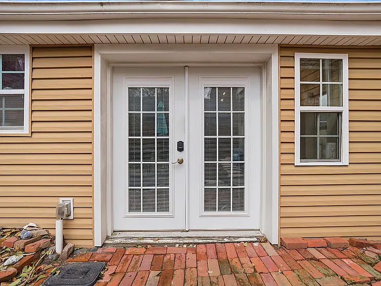 831 Gates Ave #C — Photo 10