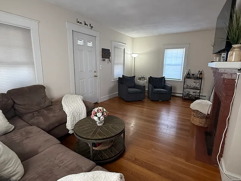 246 N Central Ave — Photo 2