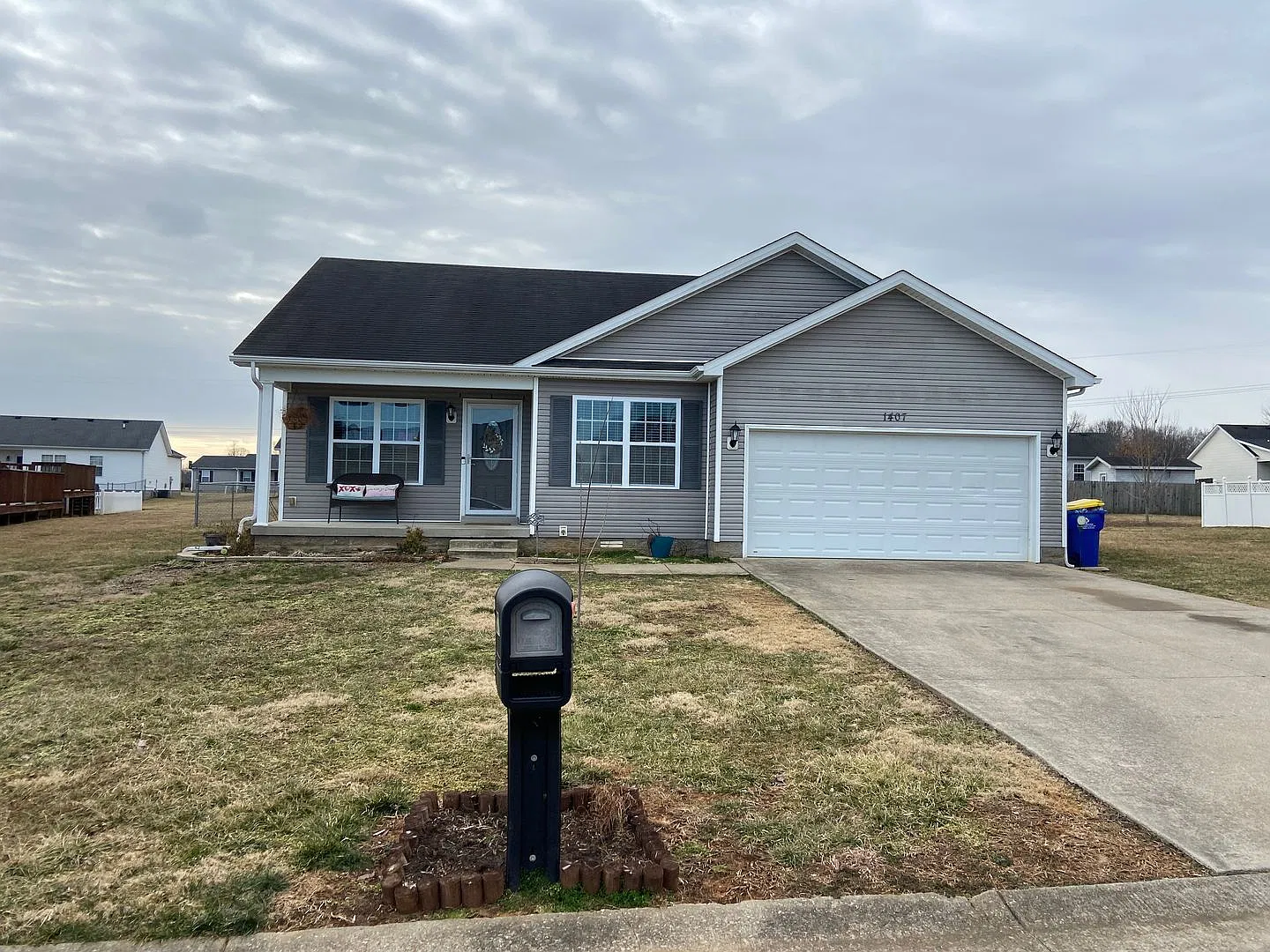 3 Bed/2 Bath Home with 2 Car Garage — Photo 1