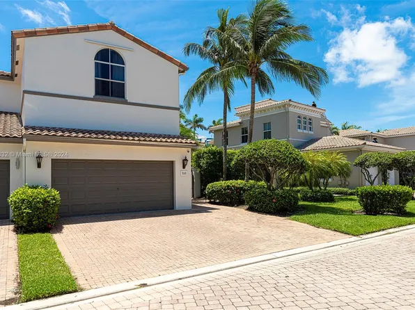 828 Spinnaker Dr E, Hollywood, FL 33019