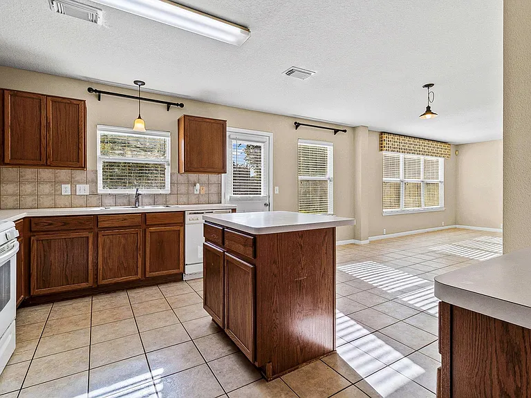 18327 Atasca Woods Trce — Photo 16