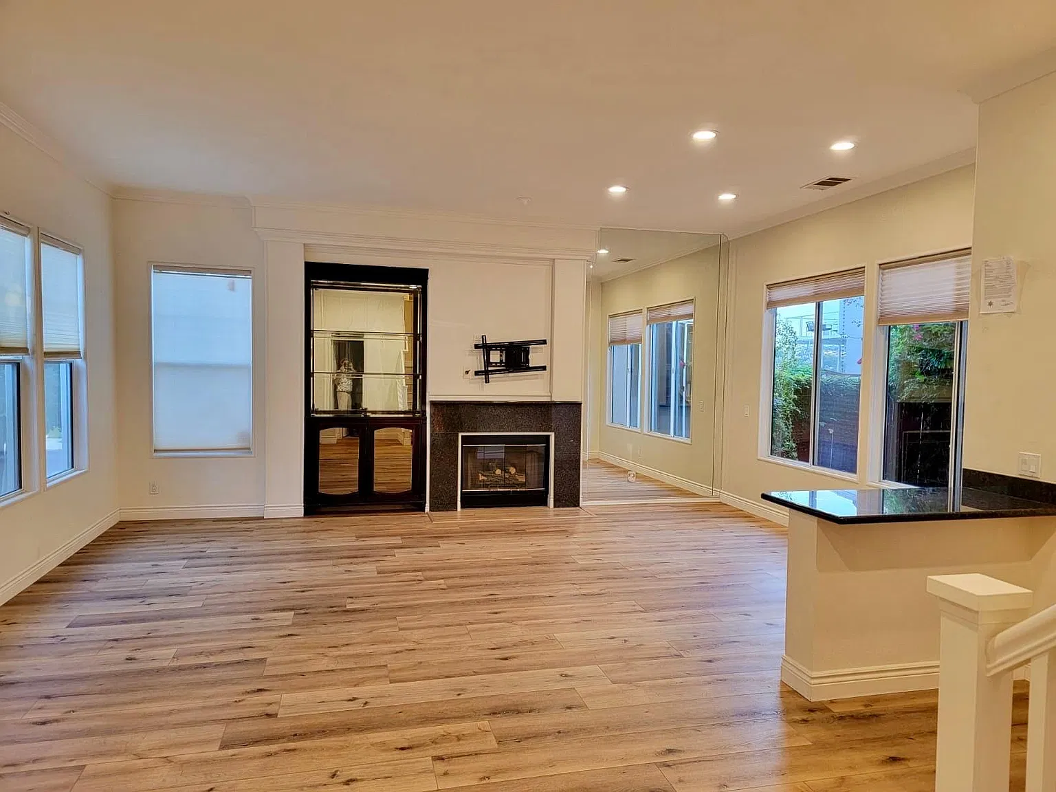 3 bed, 2.5 bath, 2000 sqft, $4,600 — Photo 3