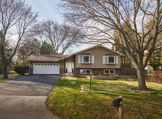 32020 N Pine Ave, Grayslake, IL 60030