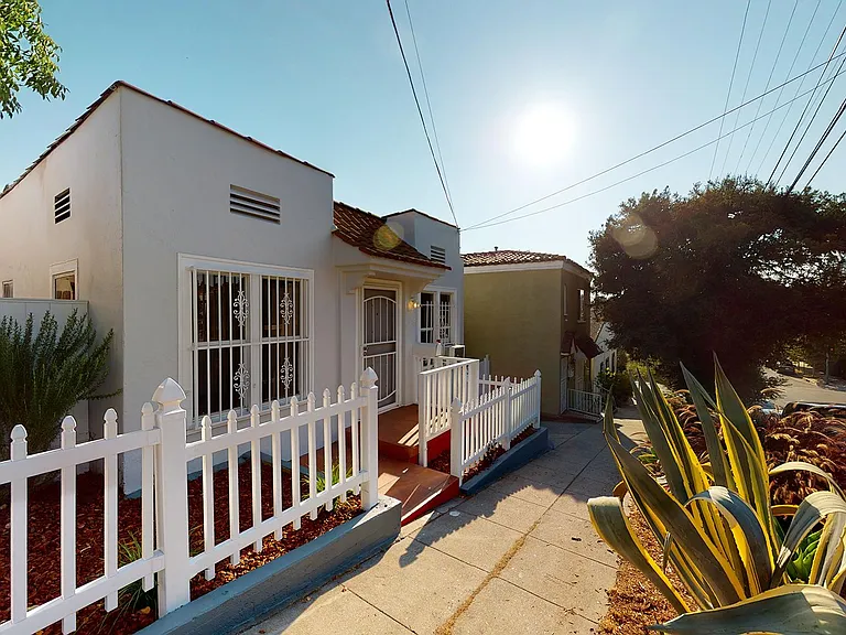 1532 Scott Ave — Photo 33