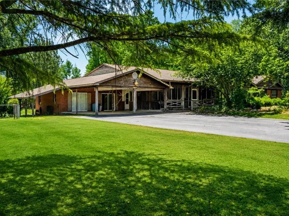 9147 Farys Mill Rd, Gloucester, VA 23061