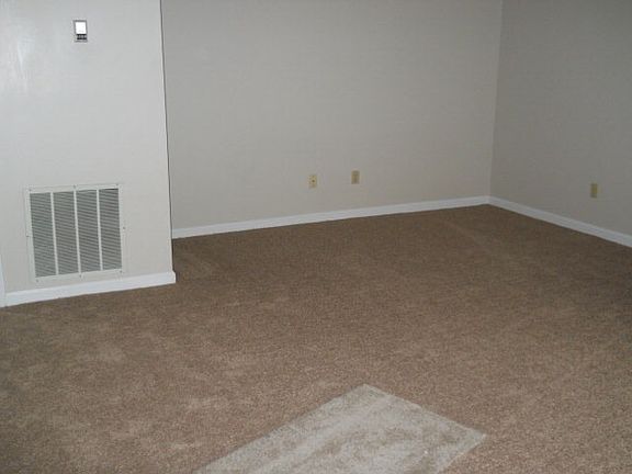 3rd image of 410 S Woodburn Dr